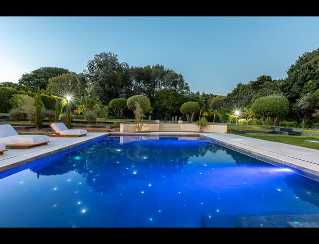 5 BEDROOM HOUSE FOR SALE IN CONSTANTIA